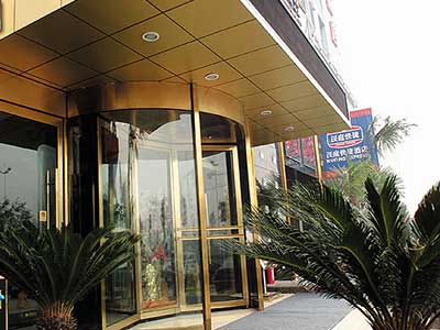 三翼展箱自動旋轉門